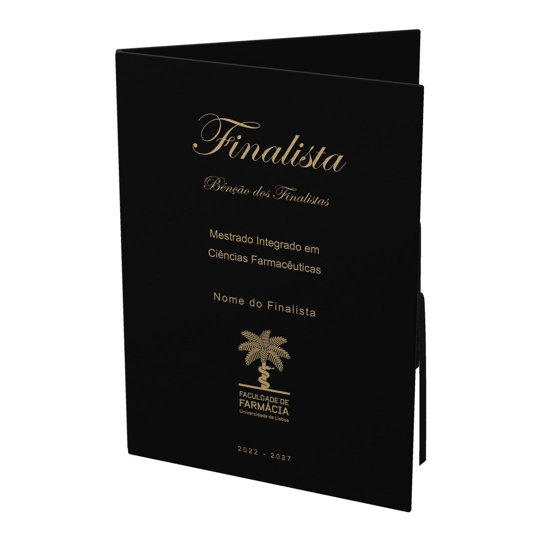 Pasta de finalista personalizada a ouro: Finalista, Bênção dos Finalistas, curso, nome, a marca da Faculdade de Farmácia da Universidade de Lisboa, anos do curso